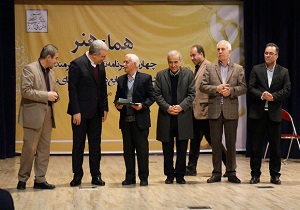 تجلیل از هنرمند پیشکسوت رنگرزی سنتی قم