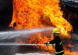 مهار آتش سوزی یک واحد مسکونی در سمنان