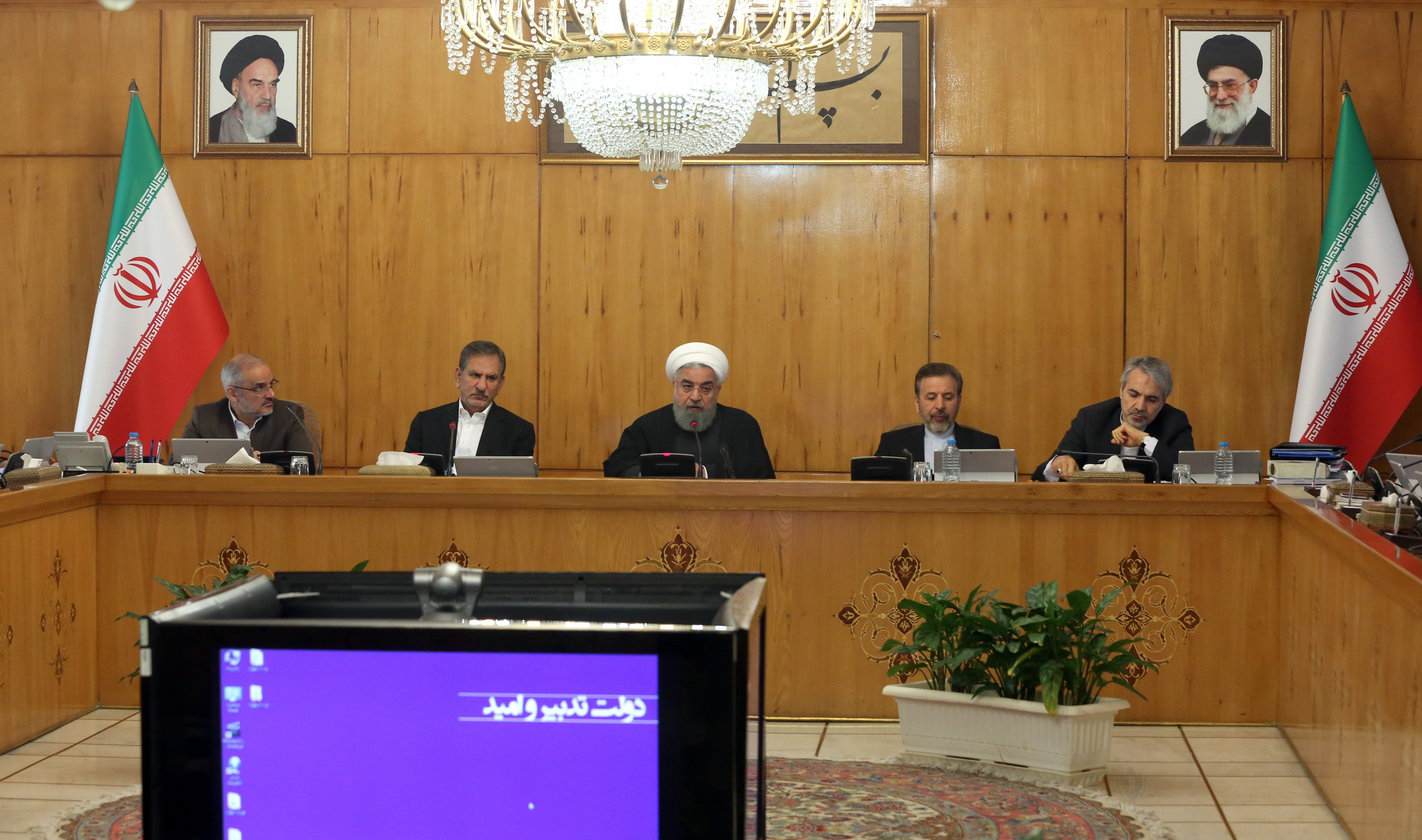 هیات دولت آیین نامه اجرایی مربوط به دوره آزمایشی خدمت رسمی را اصلاح کرد/ وضعیت شرکت&zwnj;های دولتی زیانده در سال مالی 1394 مشخص شد