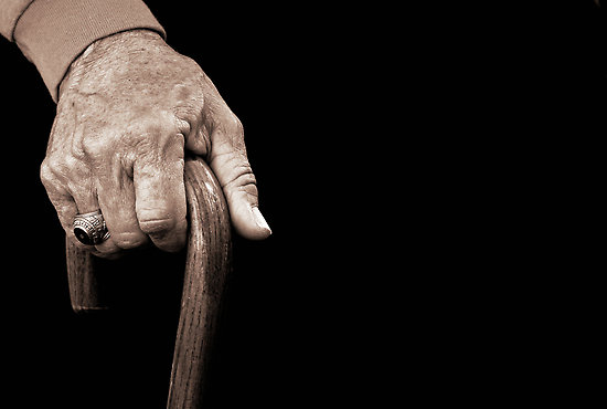 چه کنیم که در پیری و میانسالی زود از پا نیفتیم؟