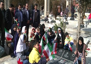 گلباران گلزار مطهر شهدا توسط نونهالان