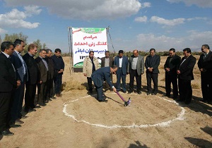 کلنگ احداث دو مدرسه در بافق به زمین زده شد