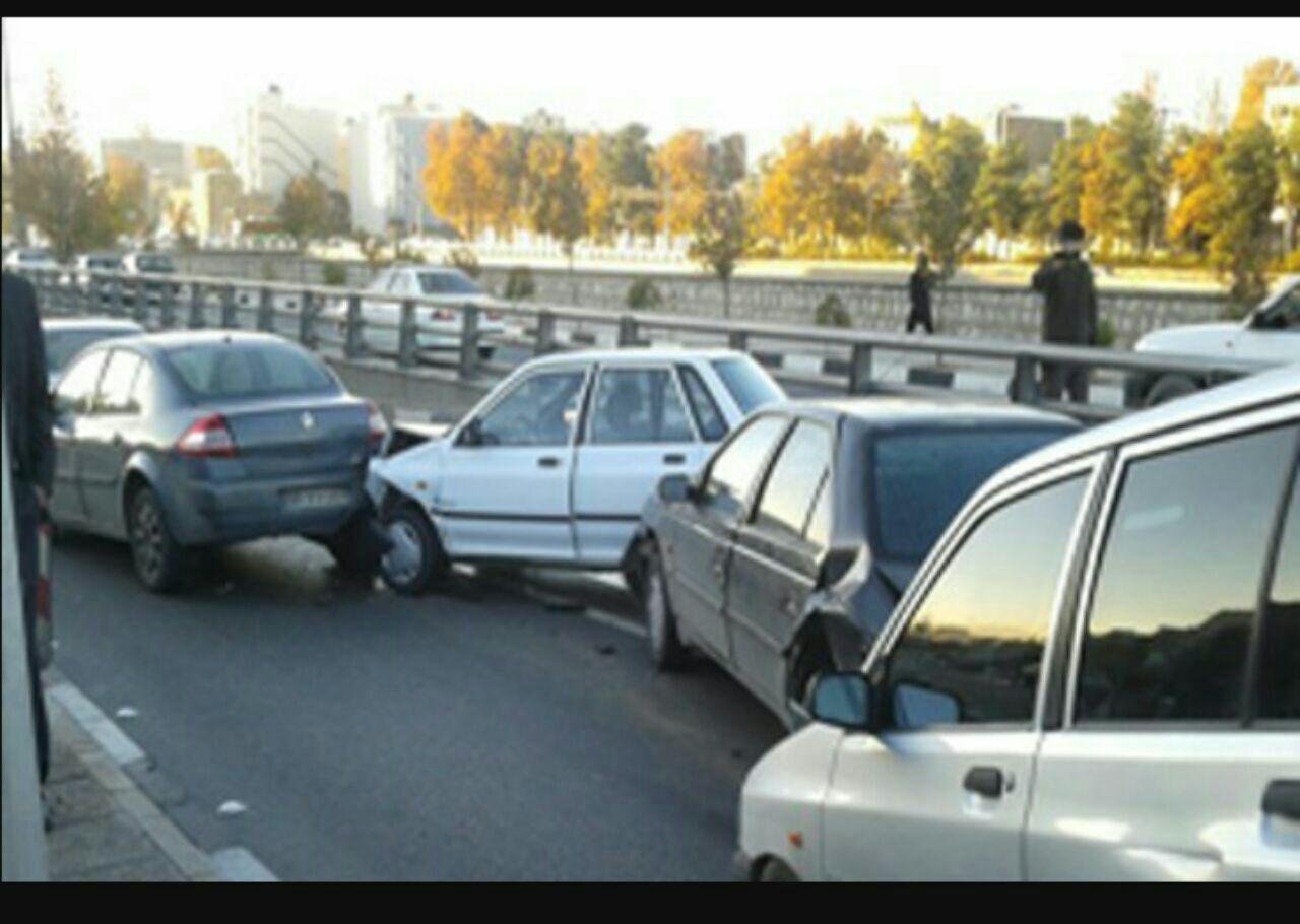 ۶ مصدوم در پی تصادف زنجیره‌ای در یاسوج