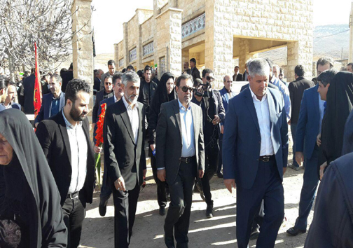غبارروبی گلزار شهدا در شهر خرم آباد