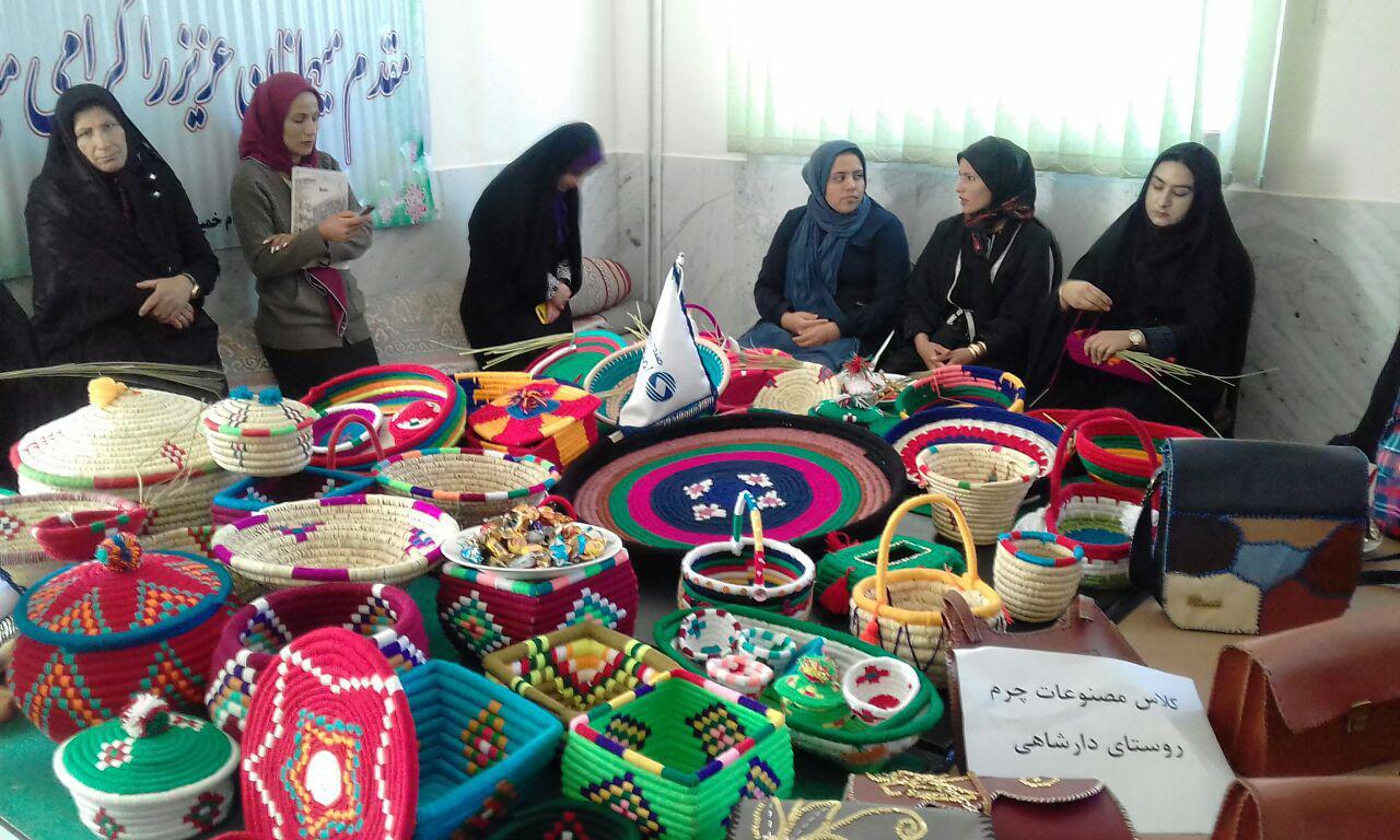 افتتاح نمایشگاه دستاوردهای مهارت آموزان کمیته امداد در سی سخت