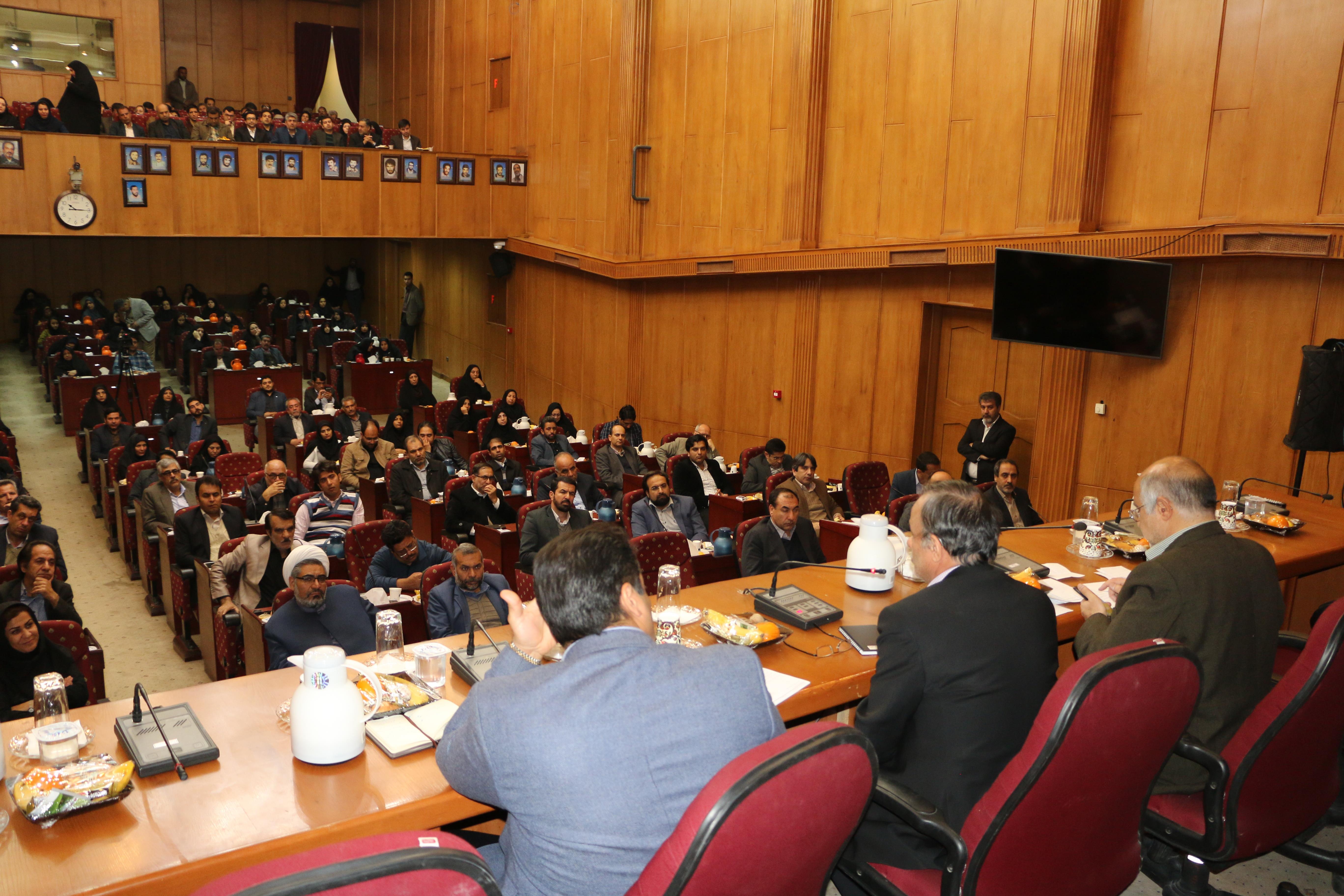 در استان به دنبال ایجاد یک دولت کوچک اقتصادی و کارا هستیم