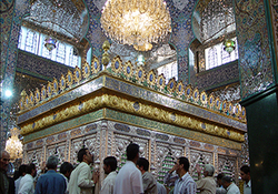 غبارروبی مضجع مطهر حضرت امام رضا(ع) با حضور مراجع عظام تقلید + فیلم