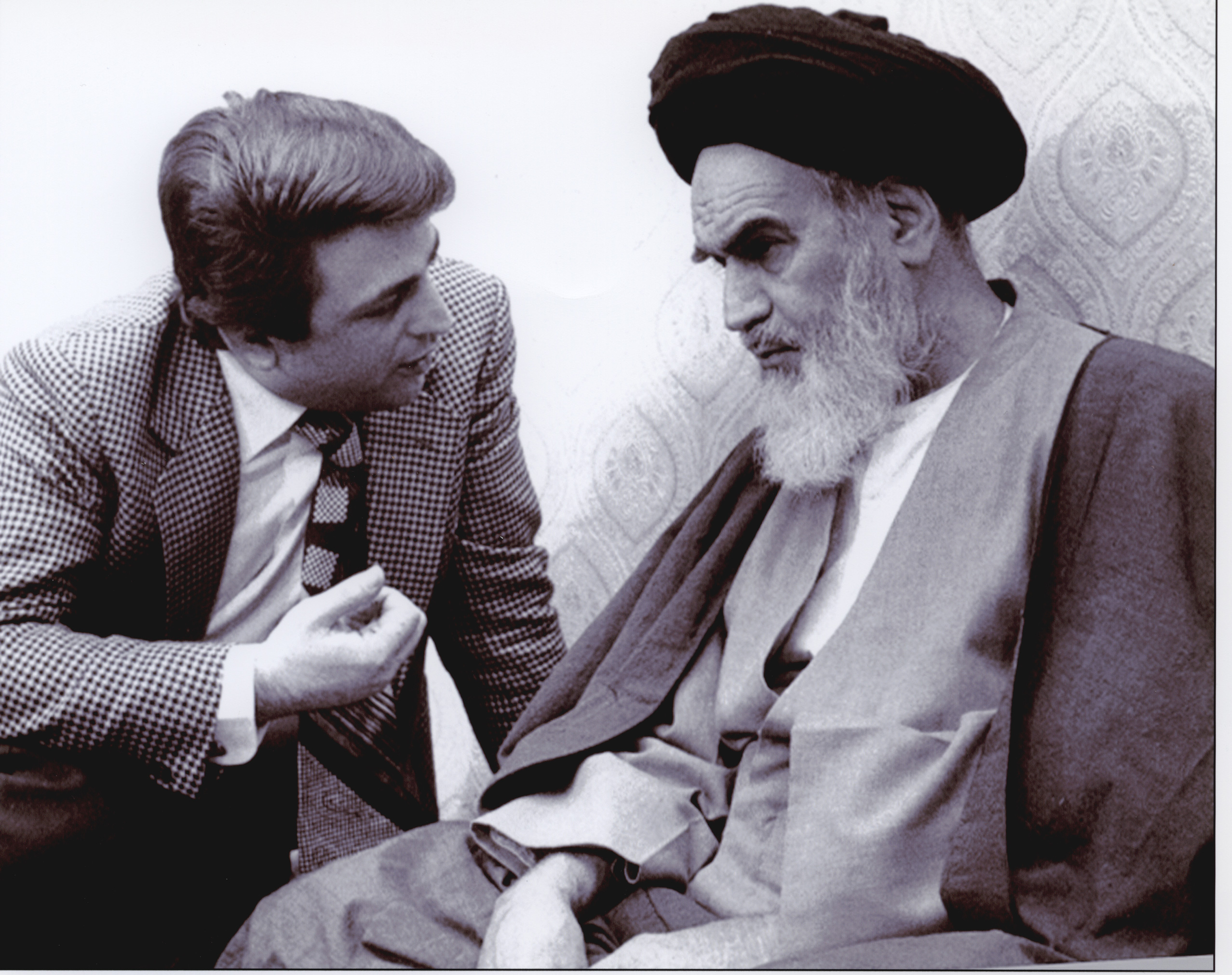 21 بهمن 57/ فرمان لغو حکومت نظامی توسط امام خمینی(ره)