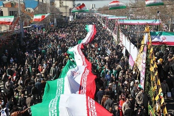 دانشگاه آزاد از دانشگاهیان و مردم برای حضور پرشور در راهپیمایی 22 بهمن دعوت کرد