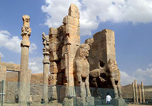 قطب میکروب شناسی ایران در شیراز/تشریح ویژه برنامه&zwnj;های راهپیمایی ۲۲ بهمن/تعرضی به حریم تخت جمشید نشده است