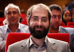 حضور نوجوانان در راهپیمایی روز 22 بهمن نماد پرچمی است که در این حرکت انقلابی شرکت می کنند