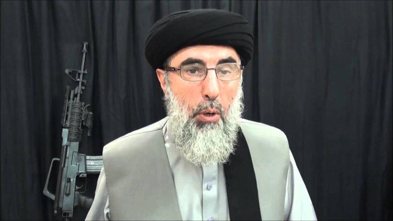 حکمتیار: گروه هایی در داخل دولت در سازماندهی حملات انتحاری دست دارند!