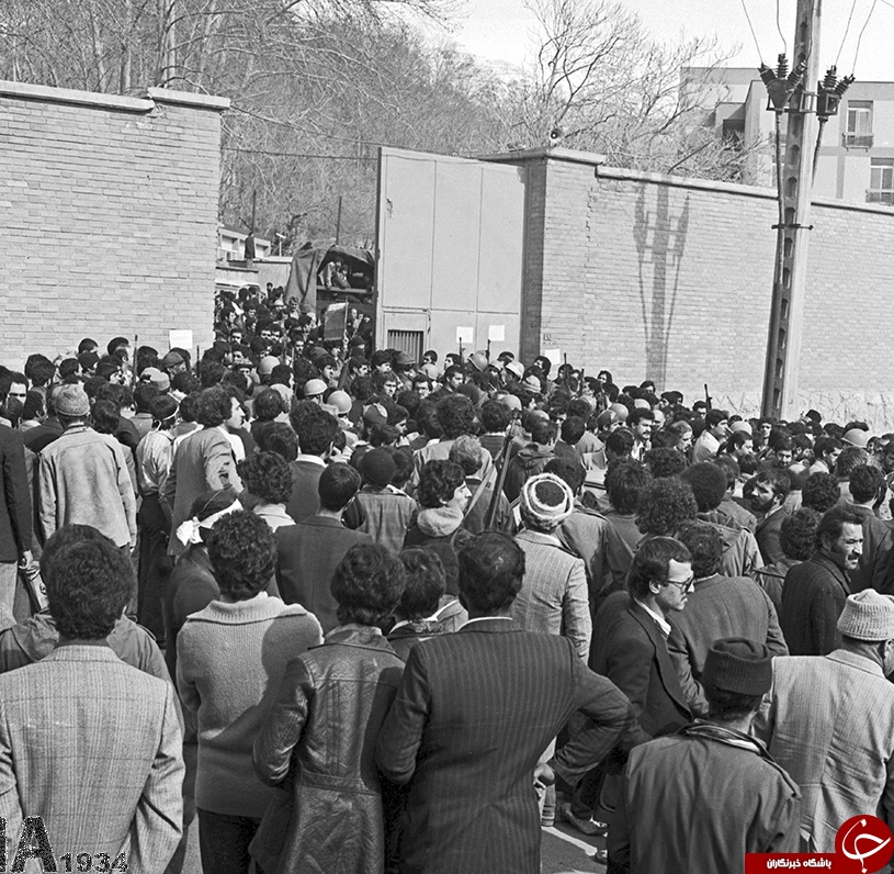 تصرف زندان اوین در بهمن 57+ تصاویر