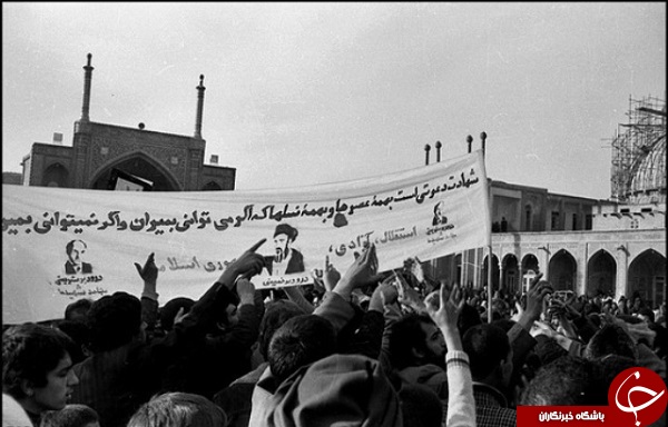 توهین علیه امام خمینی (ره) / خربزه&zwnj;ای که زیر پای رژیم پهلوی انداخته شد