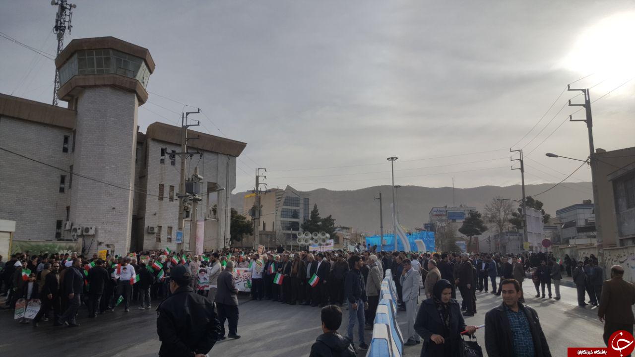 حضور پرشور مردم در راهپیمایی 22 بهمن+ تصاویر