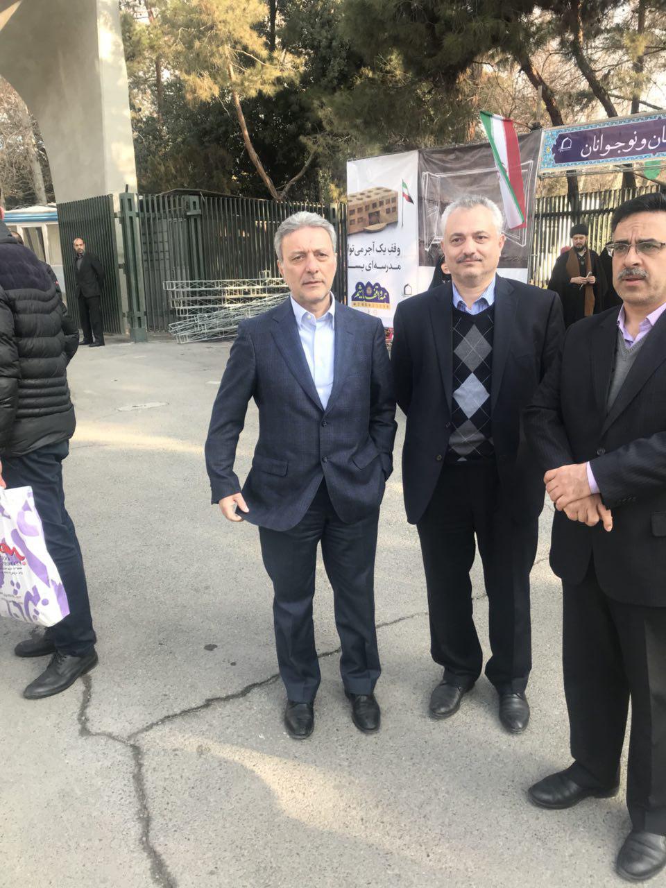 حضور دانش آموزان و دانشجویان در راهپیمایی 22 بهمن