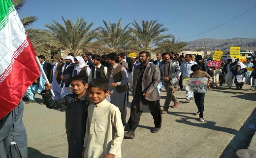 خروش فریاد مرگ بر آمریکا در آسمان سیستان وبلوچستان / نمایشی از وحدت و همبستگی+تصاویر