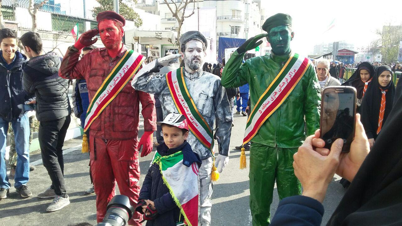 حضور دانش آموزان و دانشجویان در راهپیمایی 22 بهمن