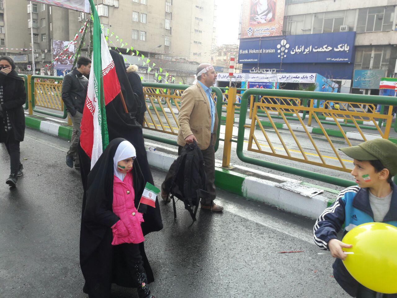 حضور دانش آموزان و دانشجویان در راهپیمایی 22 بهمن