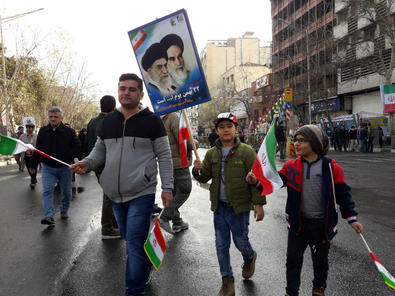 حضور دانش آموزان و دانشجویان در راهپیمایی 22 بهمن