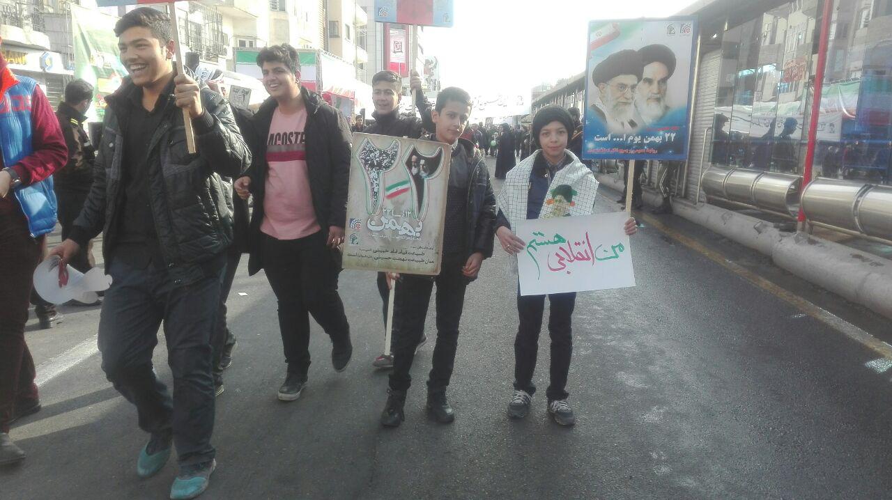 حضور دانش آموزان و دانشجویان در راهپیمایی 22 بهمن