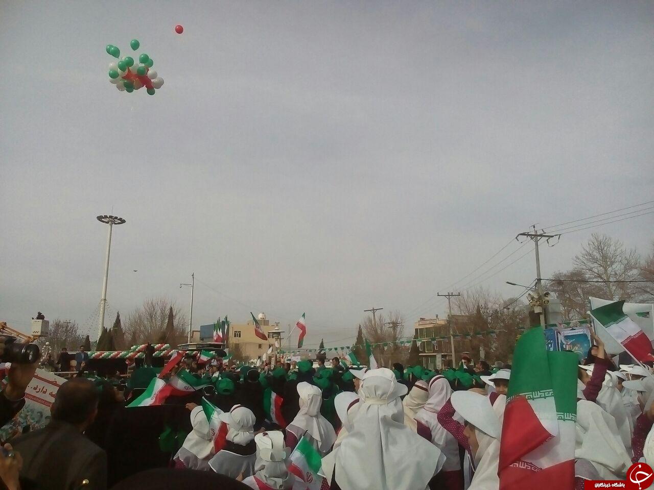 سرود خوانی دانش آموزان ایلامی در راهپیمایی 22 بهمن
