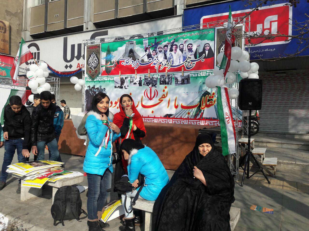 حضور دانش آموزان و دانشجویان در راهپیمایی 22 بهمن