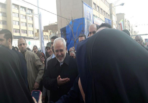 حضور ظریف در راهپیمایی ۲۲ بهمن