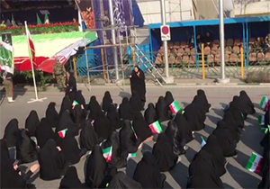 حضور یکپارچه و منظم دانش آموزان دختر در راهپیمایی 22 بهمن 96