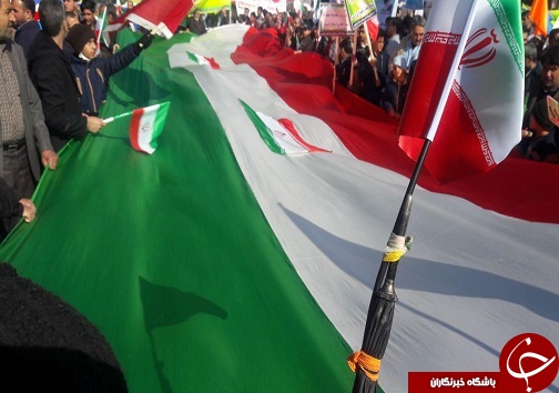 توزیع 15 هزار پرچم ایران بین مردم خراسان جنوبی
