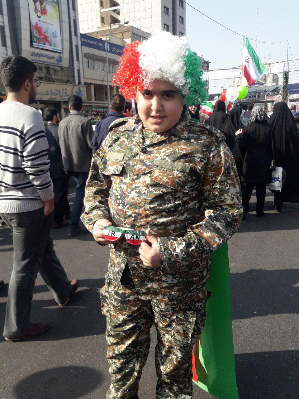حضور دانش آموزان و دانشجویان در راهپیمایی 22 بهمن