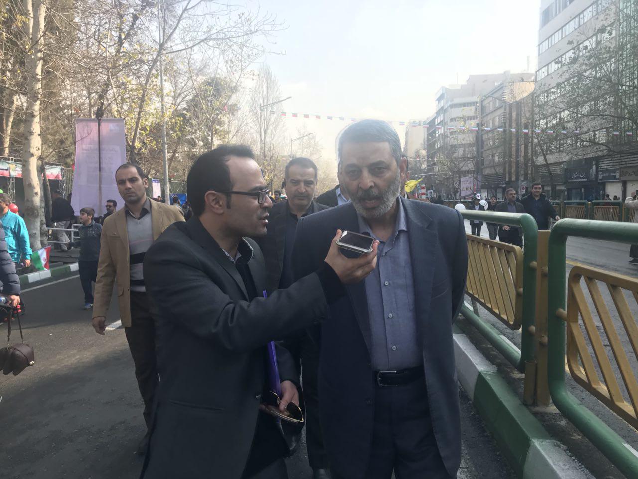نباید اجازه دهیم پای ملت بلغزد