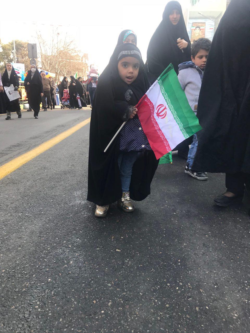 حضور دانش آموزان و دانشجویان در راهپیمایی 22 بهمن