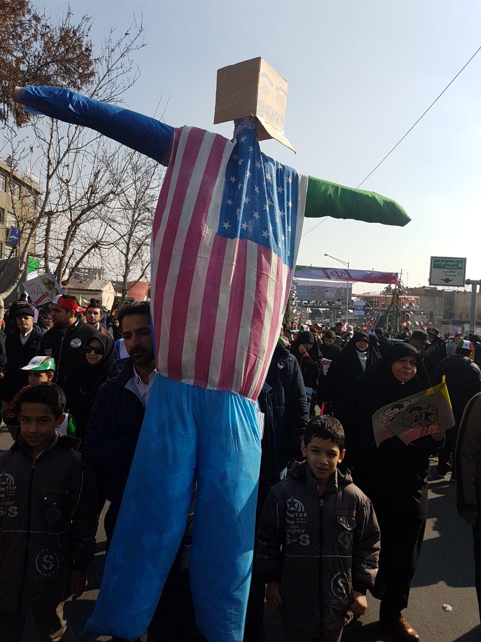 از حضور جنایتکاران دنیا در راهپیمایی تا آمدن دوقلوهای انقلابی