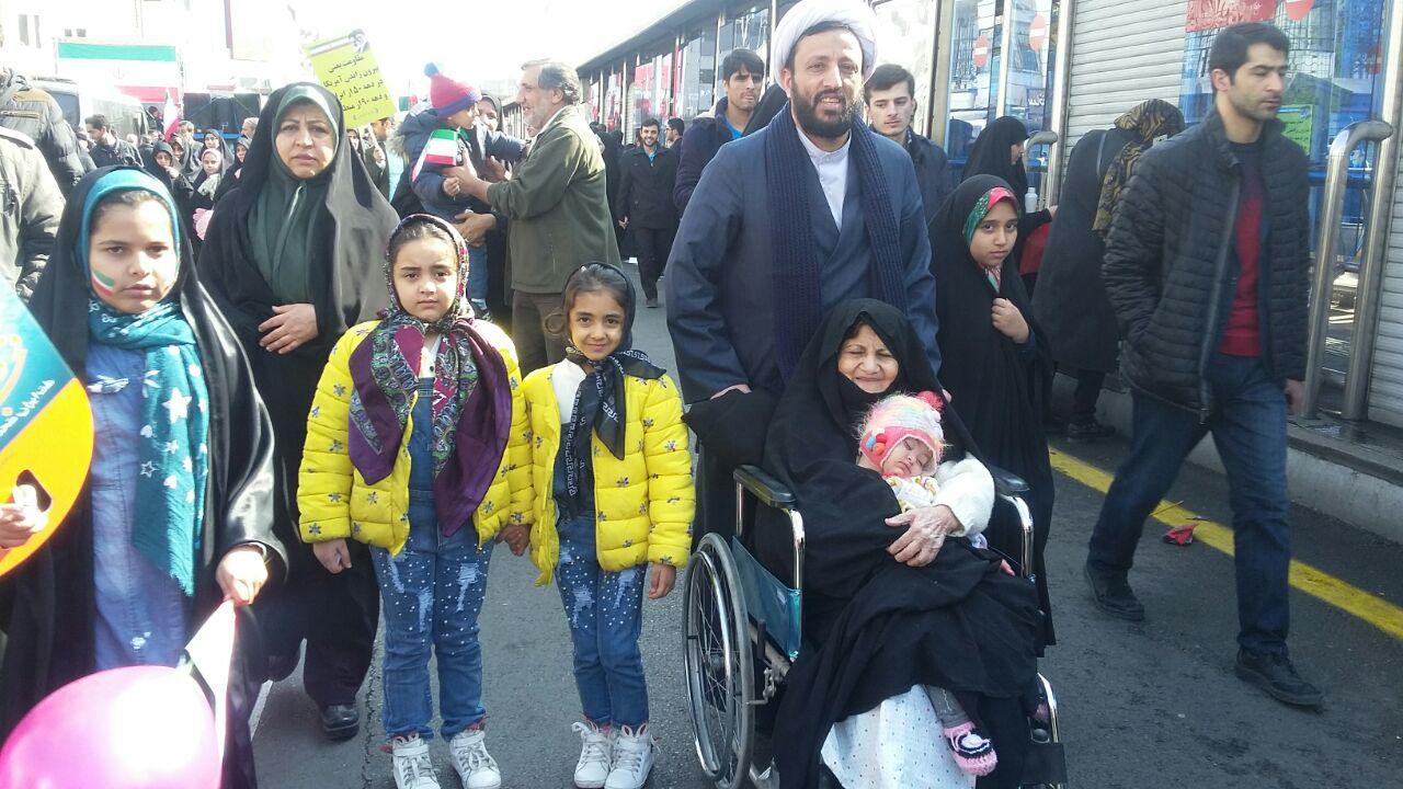 حضور دانش آموزان و دانشجویان در راهپیمایی 22 بهمن