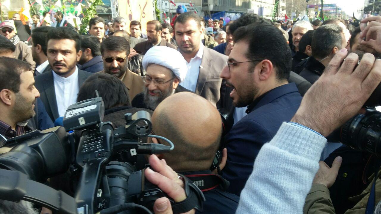 آیت الله آملی لاریجانی: حضور مردم با هر عقیده‌ای در 22 بهمن نشان داد آن‌ها پای ارزش‌های انقلاب ایستاده‌اند