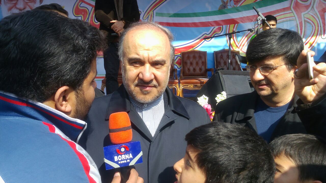 حضور پر رنگ قهرمانان و مسئولان ورزشی در راهپیمایی 22 بهمن ماه + تصاویر