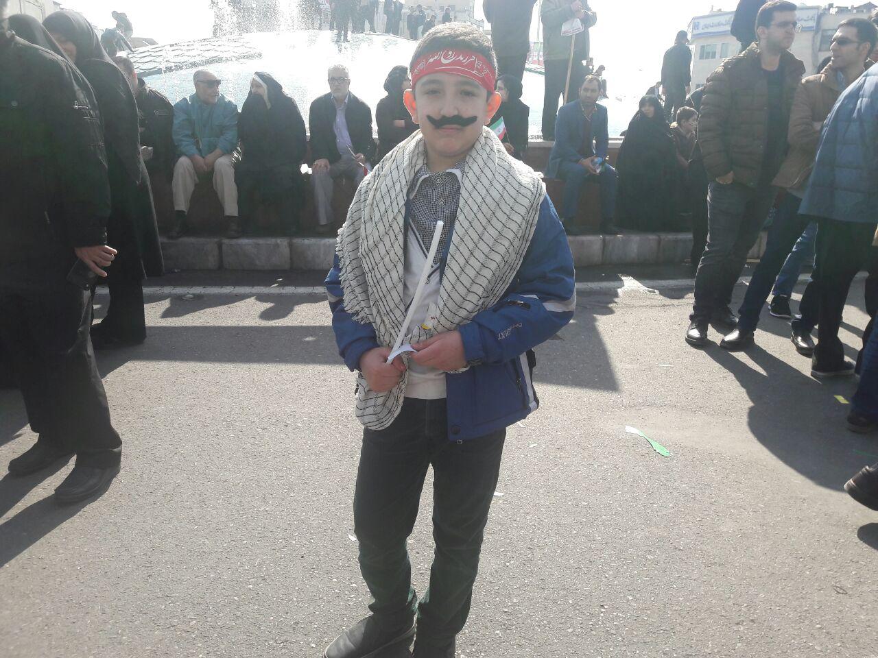 حضور دانش آموزان و دانشجویان در راهپیمایی 22 بهمن