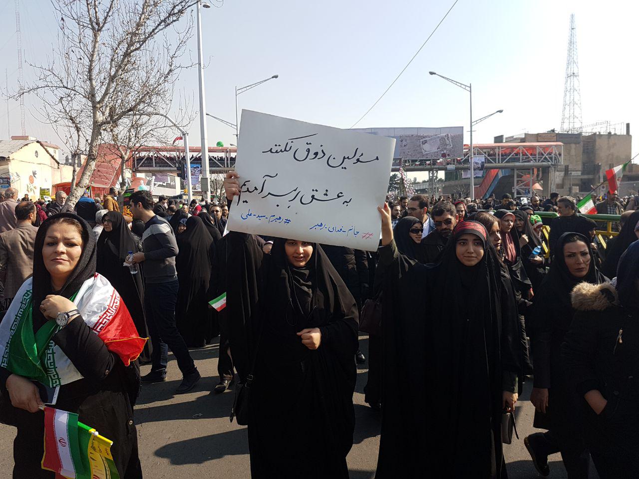 حضور دانش آموزان و دانشجویان در راهپیمایی 22 بهمن