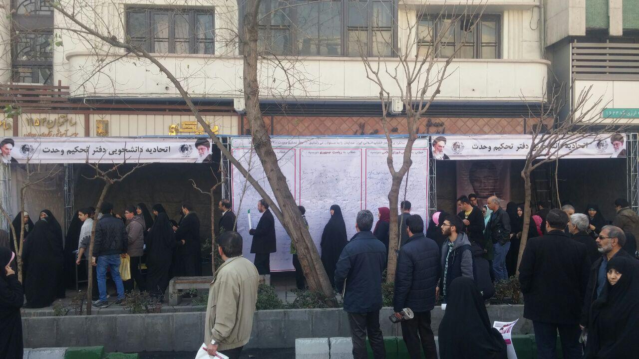 حضور دانش آموزان و دانشجویان در راهپیمایی 22 بهمن