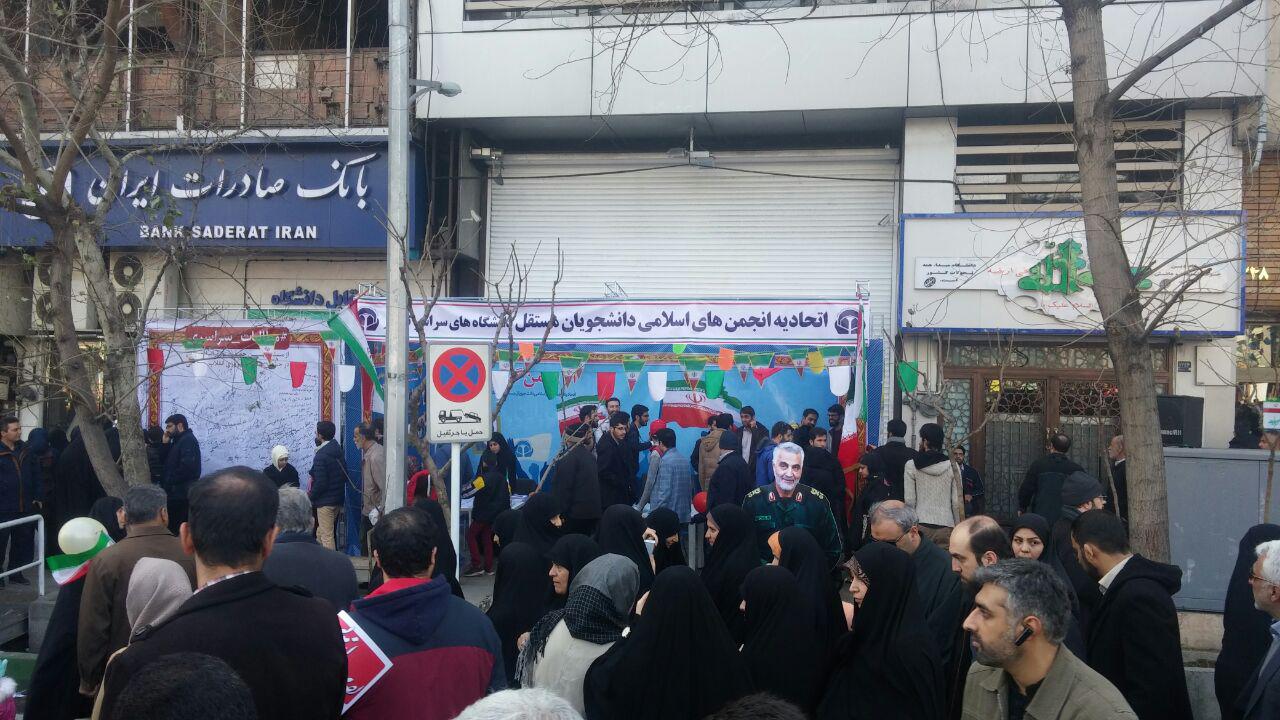 حضور دانش آموزان و دانشجویان در راهپیمایی 22 بهمن