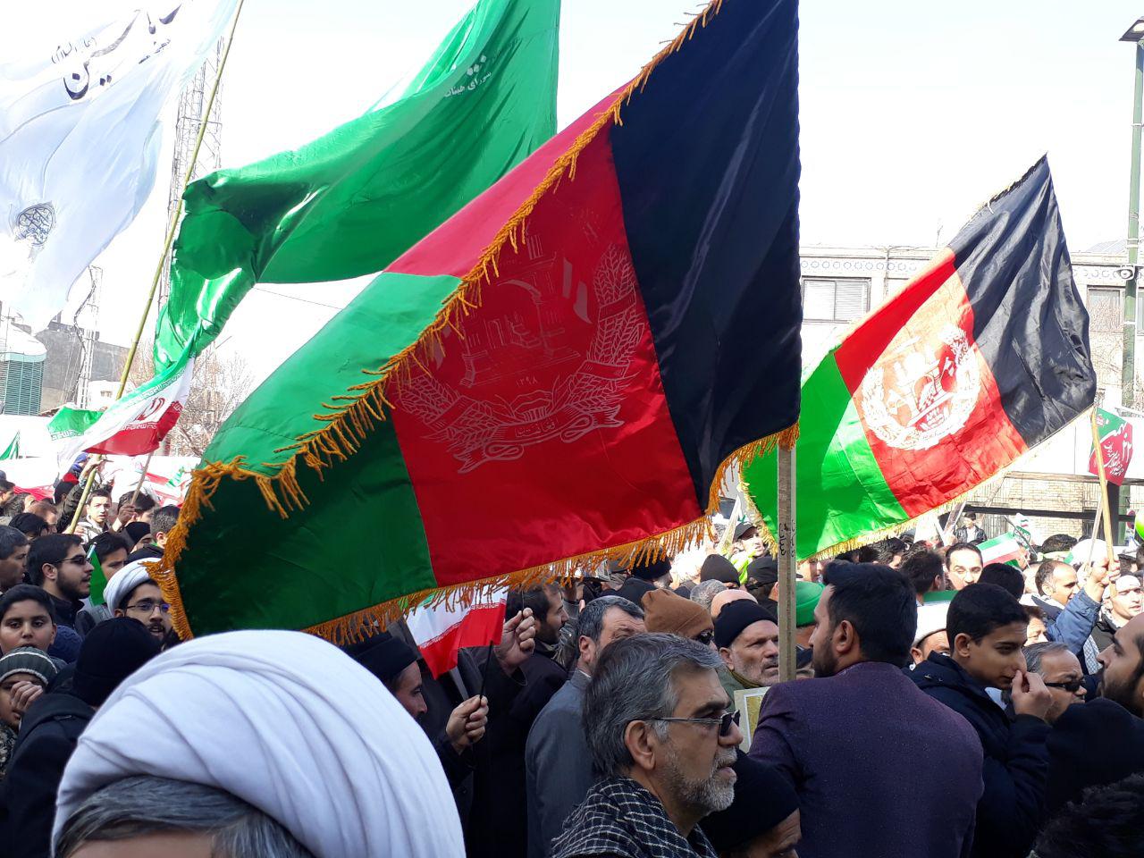 حضور چشمگیر مهاجرین افغانستانی در راهپیمایی 22 بهمن + تصاویر