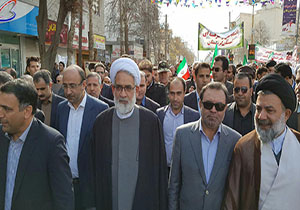حضور مردم نمایشی از وفاداری به انقلاب