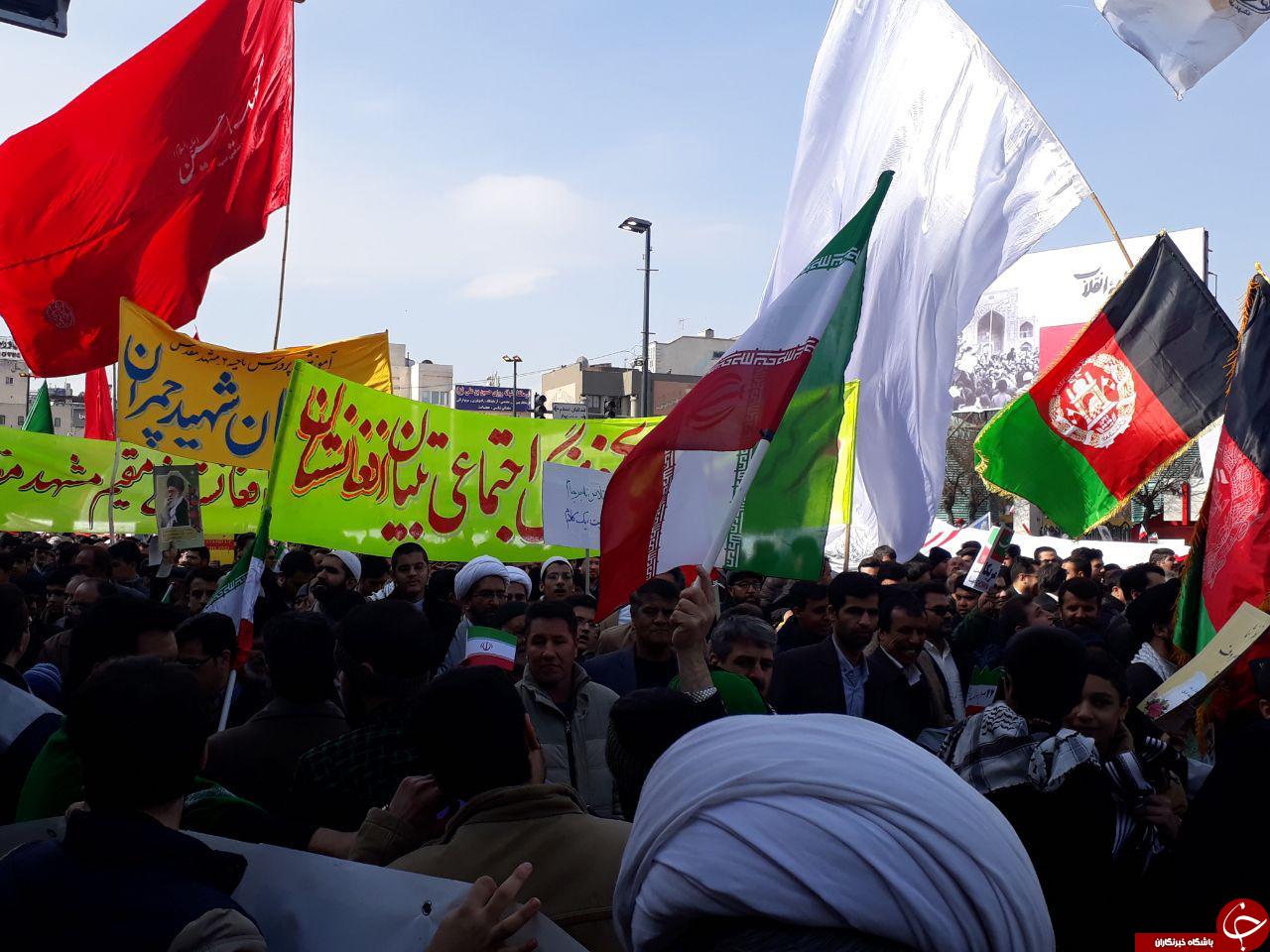حضور چشمگیر مهاجرین افغانستانی در راهپیمایی 22 بهمن + تصاویر