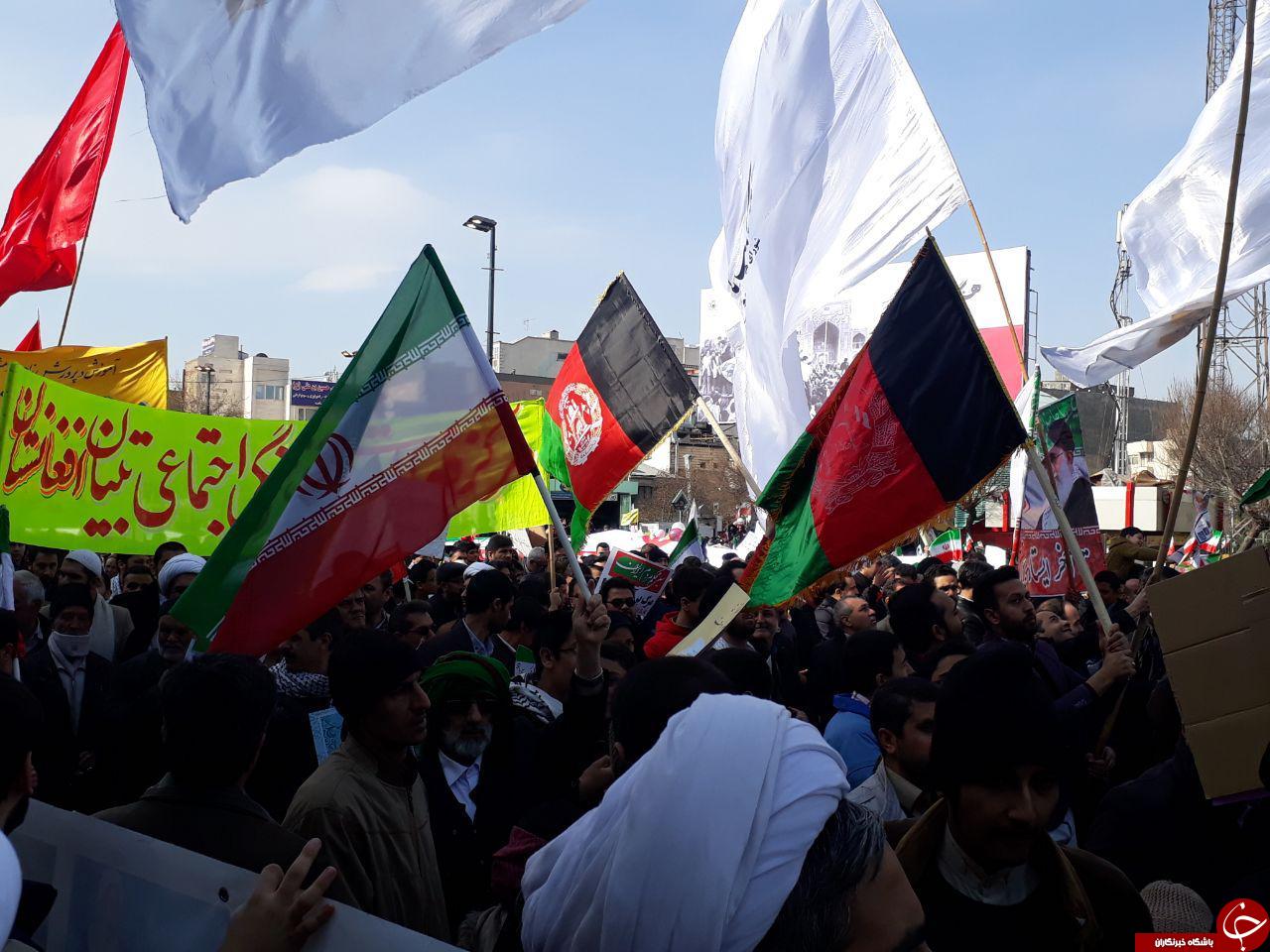 حضور چشمگیر مهاجرین افغانستانی در راهپیمایی 22 بهمن + تصاویر