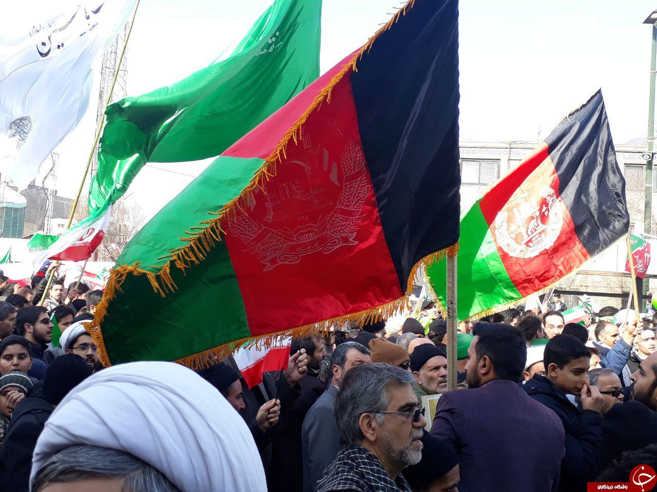 حضور چشمگیر مهاجرین افغانستانی در راهپیمایی 22 بهمن + تصاویر