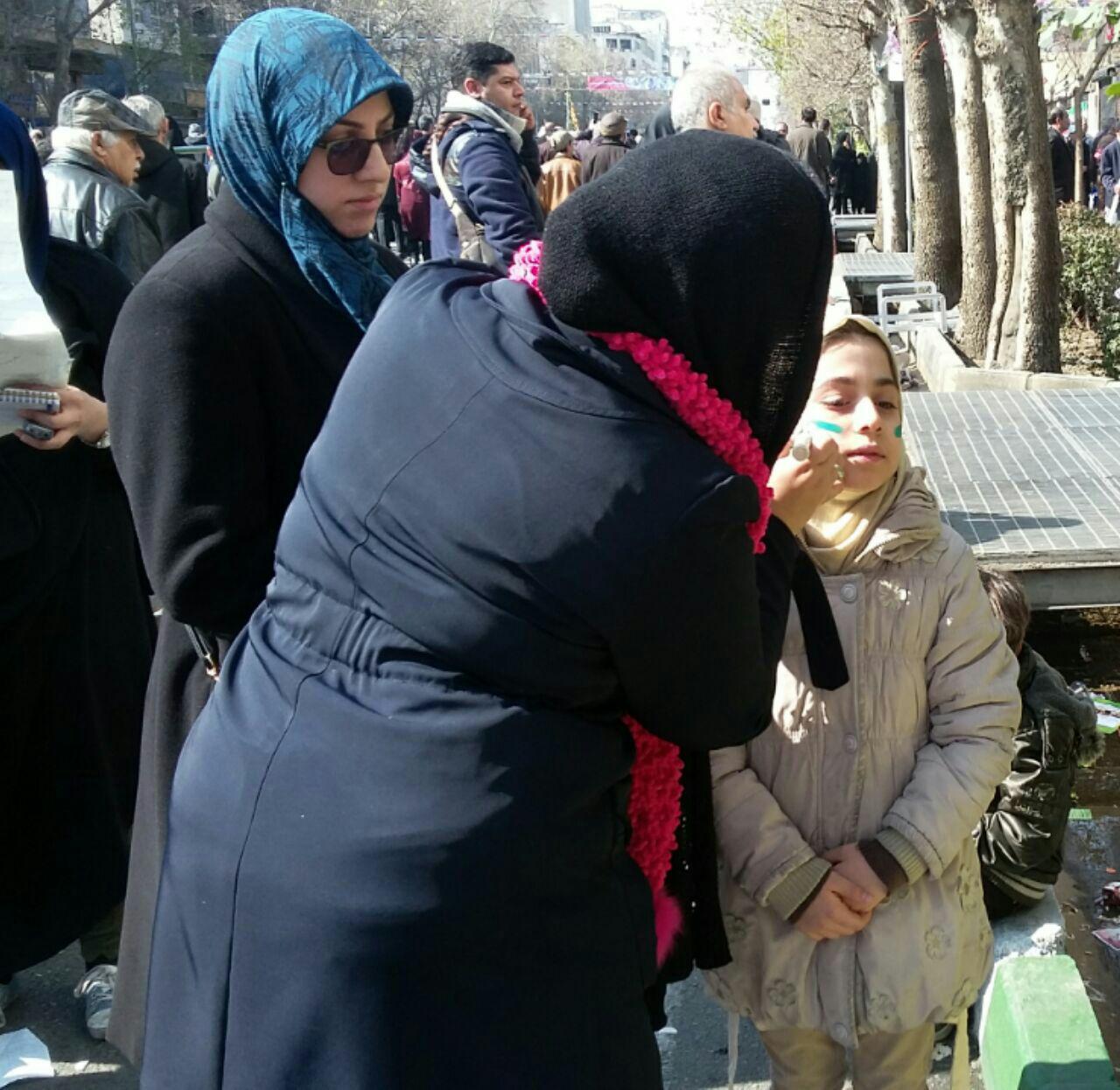 حضور پرشور دانش&zwnj;&lrm;آموزان و دانشجویان در راهپیمایی 22 بهمن + تصاویر