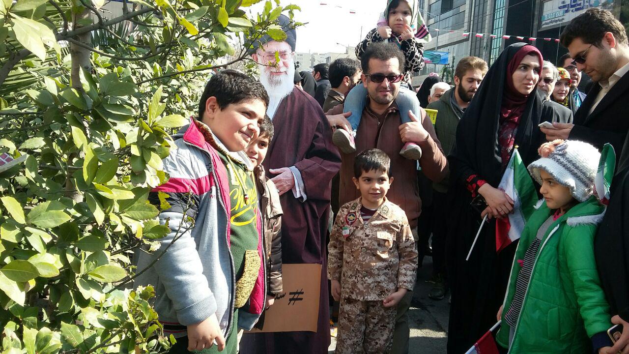 حضور پرشور دانش&zwnj;&lrm;آموزان و دانشجویان در راهپیمایی 22 بهمن + تصاویر