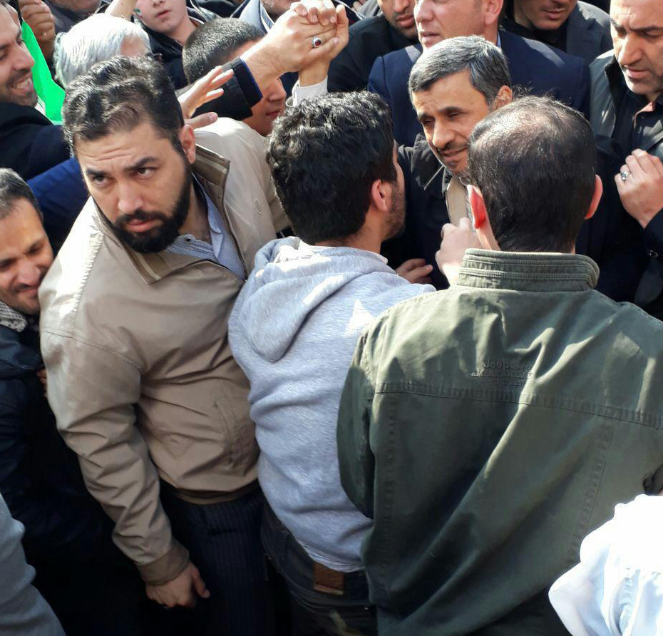 محمود احمدی&zwnj;نژاد در راهپیمایی 22بهمن حضور یافت