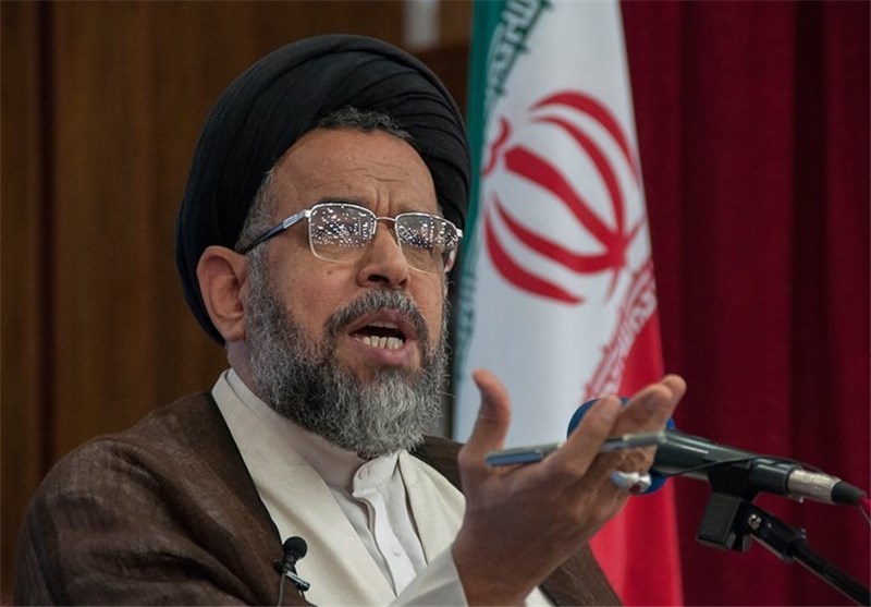 تنها راه رسیدن انقلاب ما به آرمان ها و اهداف ایستادگی و مقاومت است